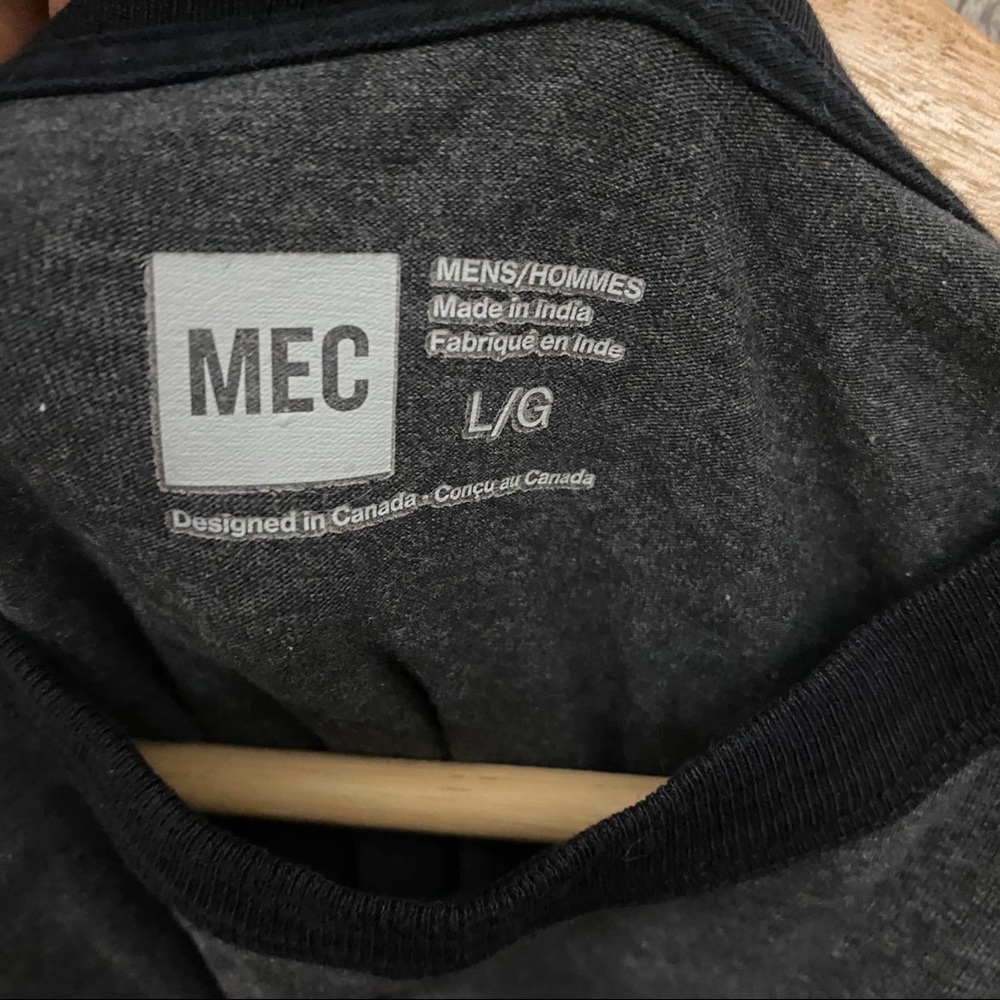 MEC T Shirt - Picture 3 of 3
